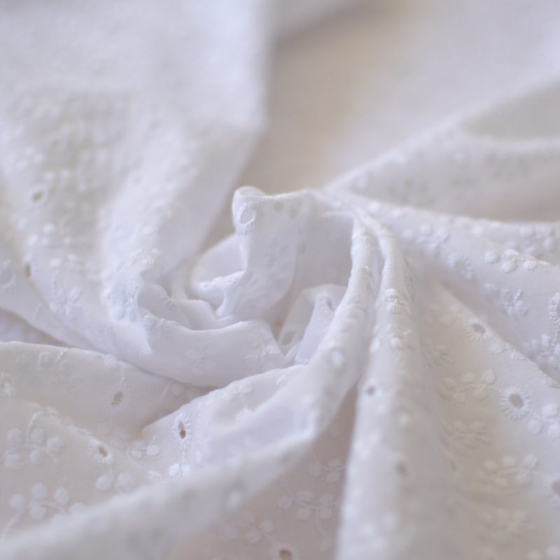 Blanc broderie anglaise Poly tissu de coton .45 "de large.. prix 1 mètres 