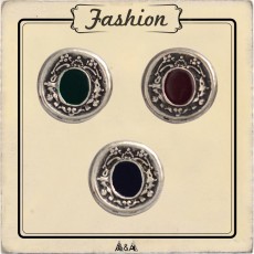 Bouton ovale argent gravé, centre rouge, bleu ou vert