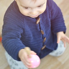Modèle gilet bébé à tricoter en coton bio Margot
