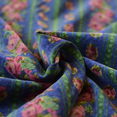 Tissu velours imprimé fleurs rose et bleues