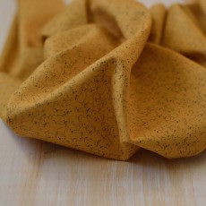 Tissu motif koala jaune moutarde en coton Bio