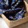 Tissu au mètre fleuris bleu marine en 100% coton biologique