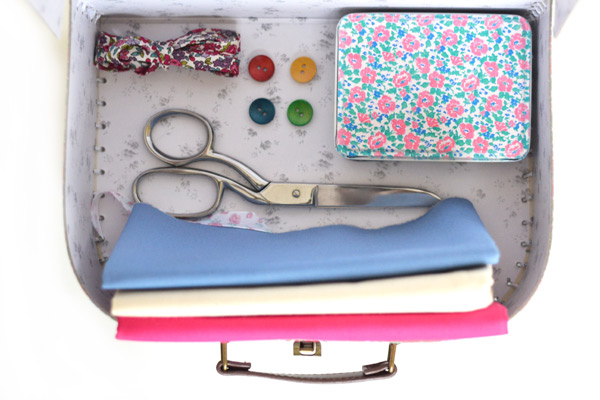 Medium box sewing kit